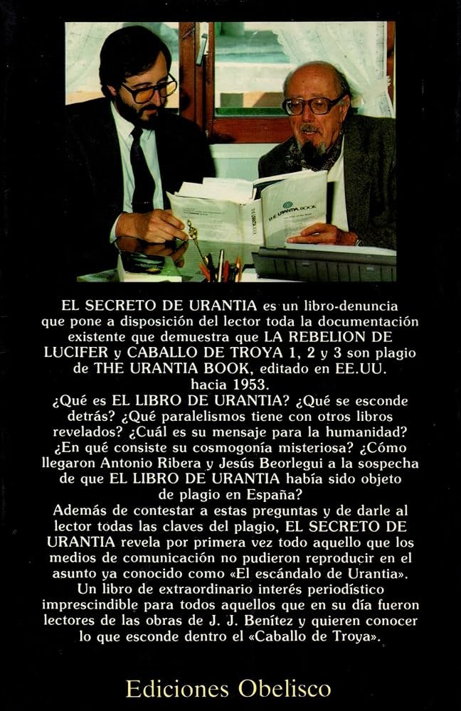 Contraportada del libro de Ribera y Beorlegui, con los dos autores cotejando ejemplares